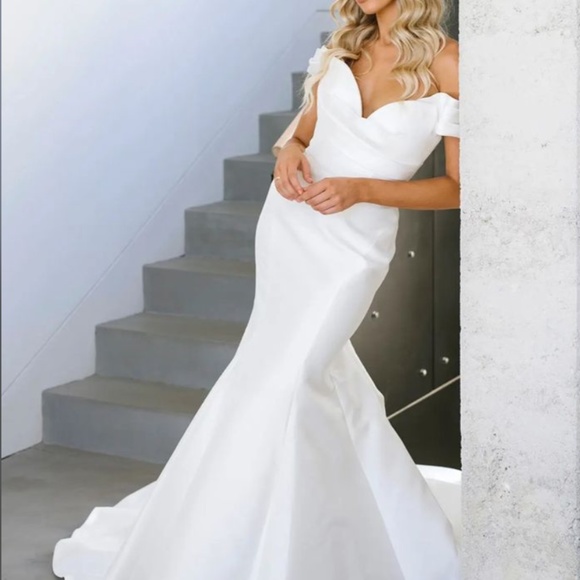 Martina Liana 1486 Wedding Dress - Picture 3 of 5